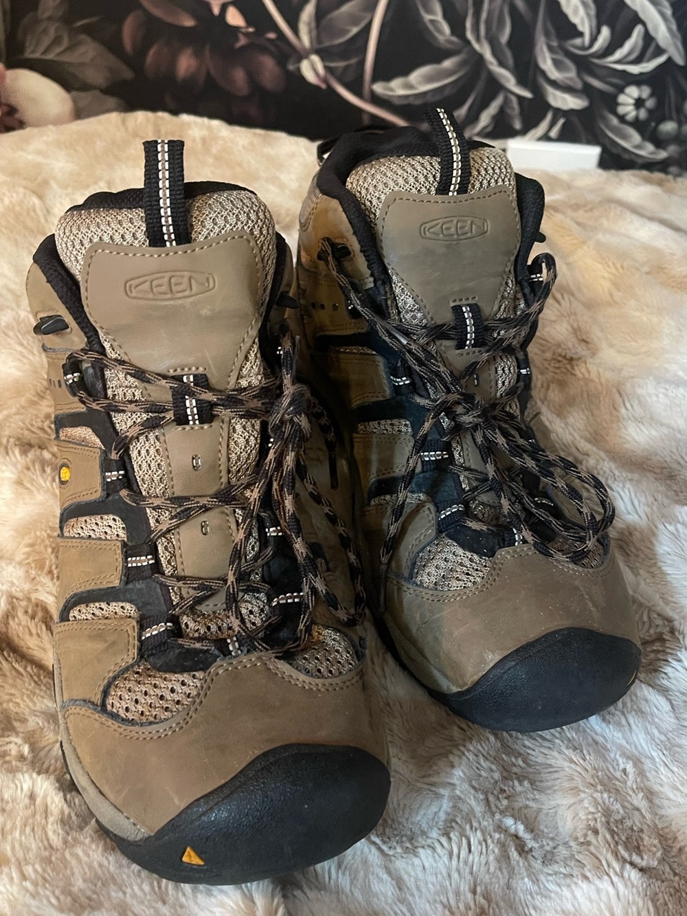 Keen Koven Mid Waterproof Hiking Boot 9.5